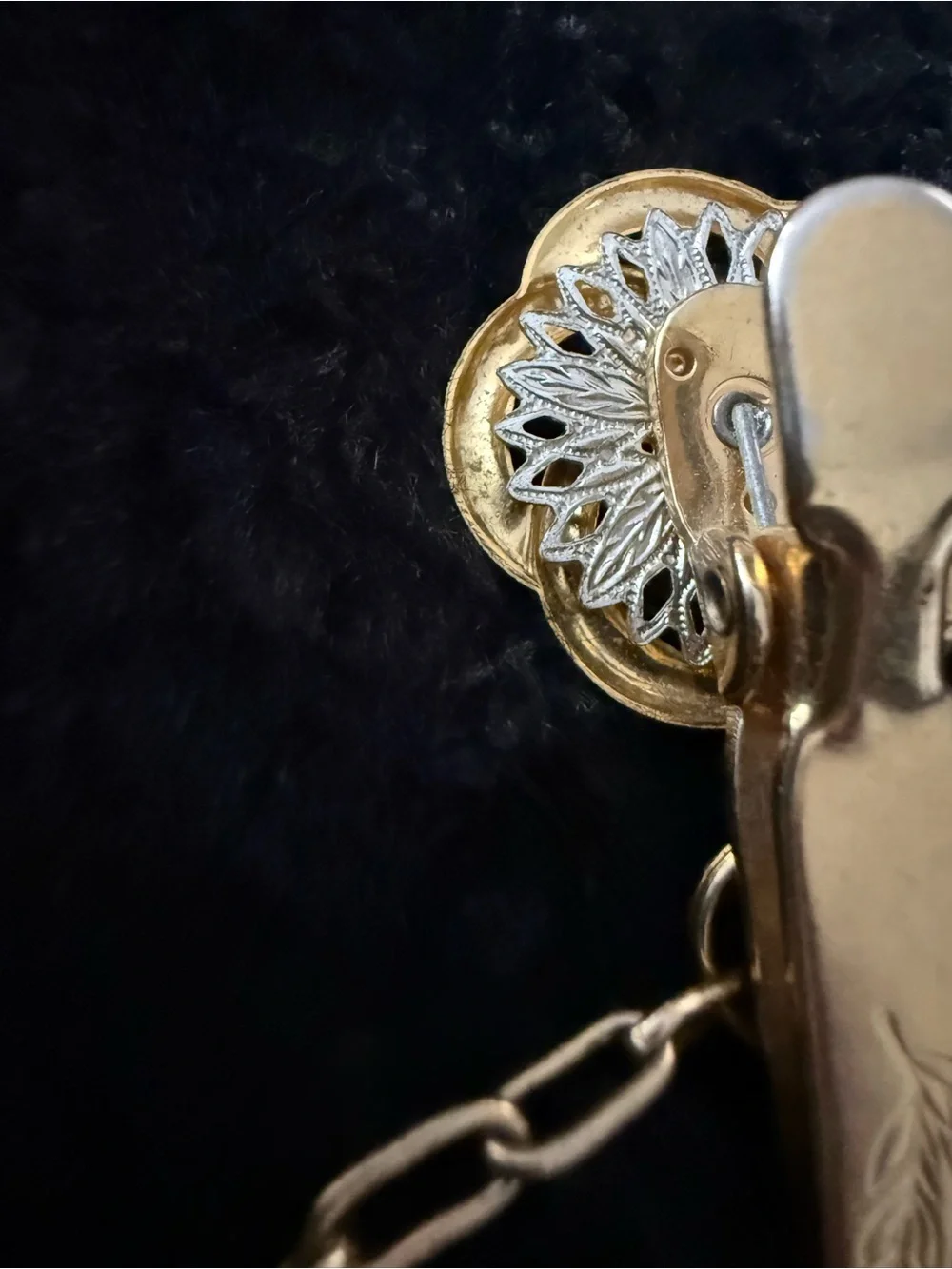 Vintage 1950s King’s Key Finder Cameo Purse Clip Gold Tone Handbag Accessory